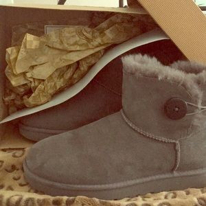 Like New* Grey Uggs